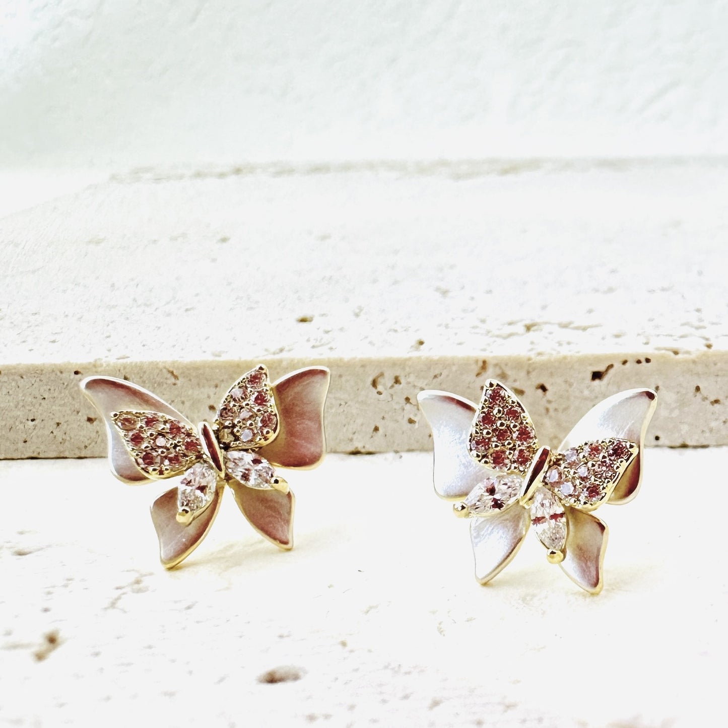 Sweet and luxurious double-layer three-dimensional butterfly earrings with gold inlaid diamonds, exquisite high-end design, niche and atmospheric