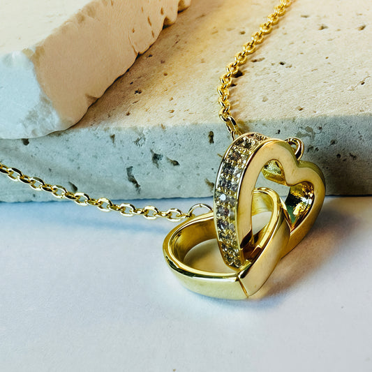 Heart to heart necklace, women's collarbone chain, heart pendant, simple temperament, exquisite pendant, high-end feeling, diamond inlaid jewelry