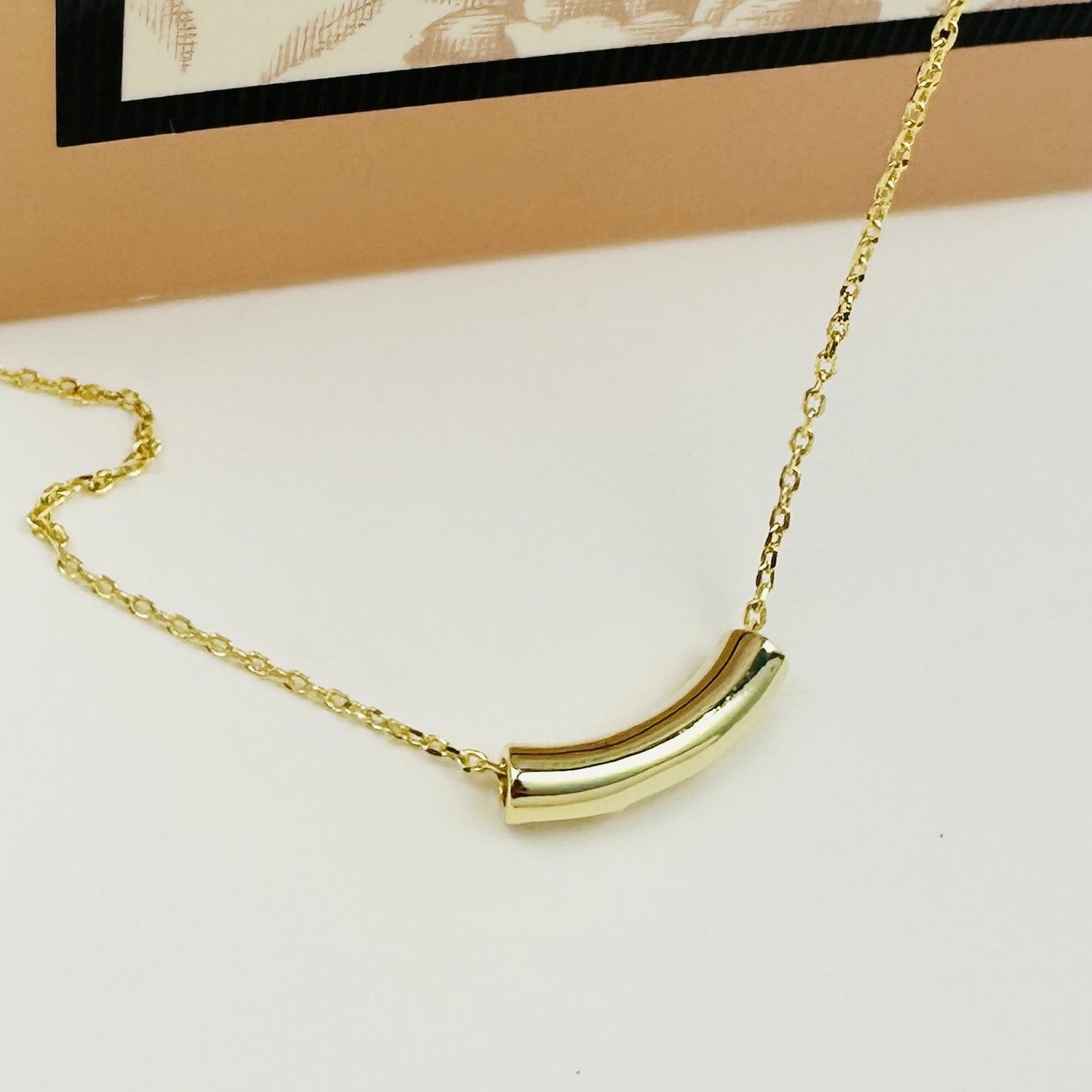 Golden Smile Necklace for Women's Summer 2024 New Collection, with a niche design and high-end light luxury collarbone chain