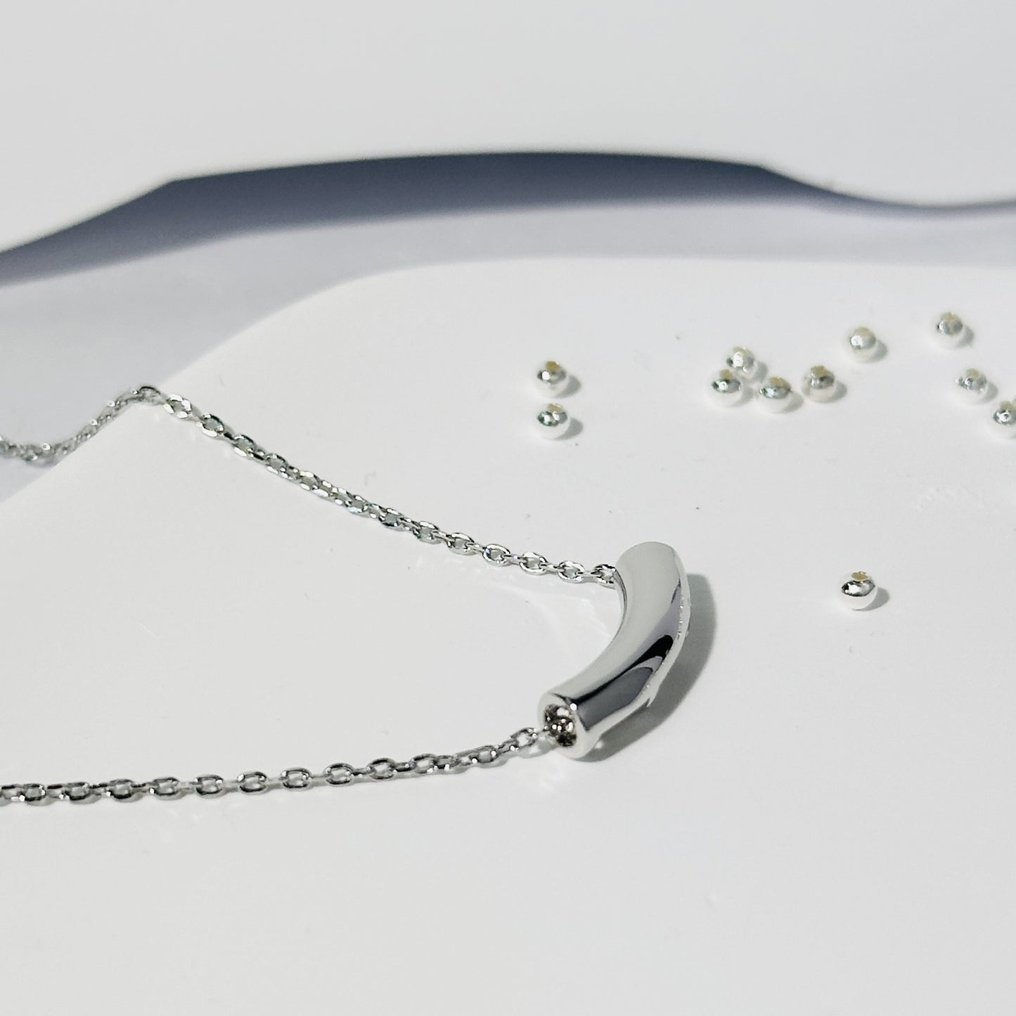 Silver Smile Necklace for Women's Summer 2024 New Collection, with a niche design and high-end light luxury collarbone chain