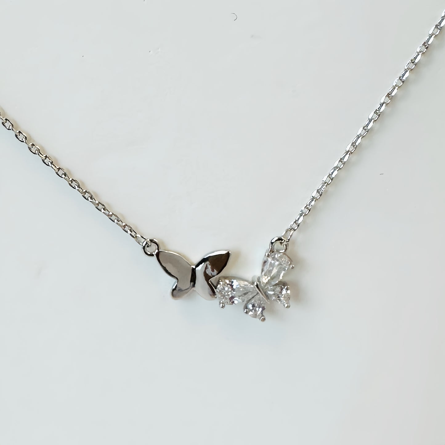 Silver exquisite diamond studded double butterfly necklace, French simple and luxurious temperament, women's versatile collarbone chain