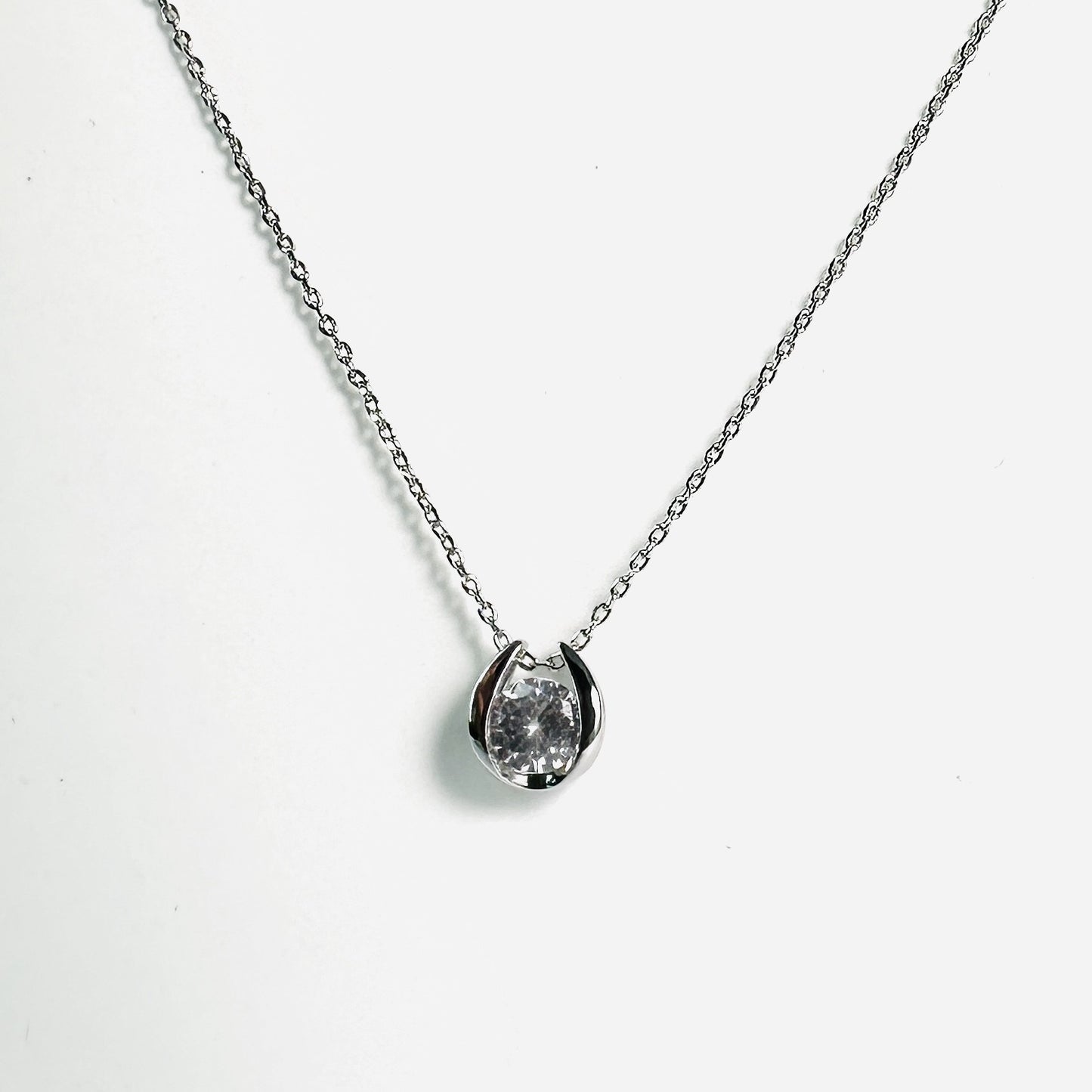 New round single diamond collarbone chain temperament silver pendant personalized zircon necklace