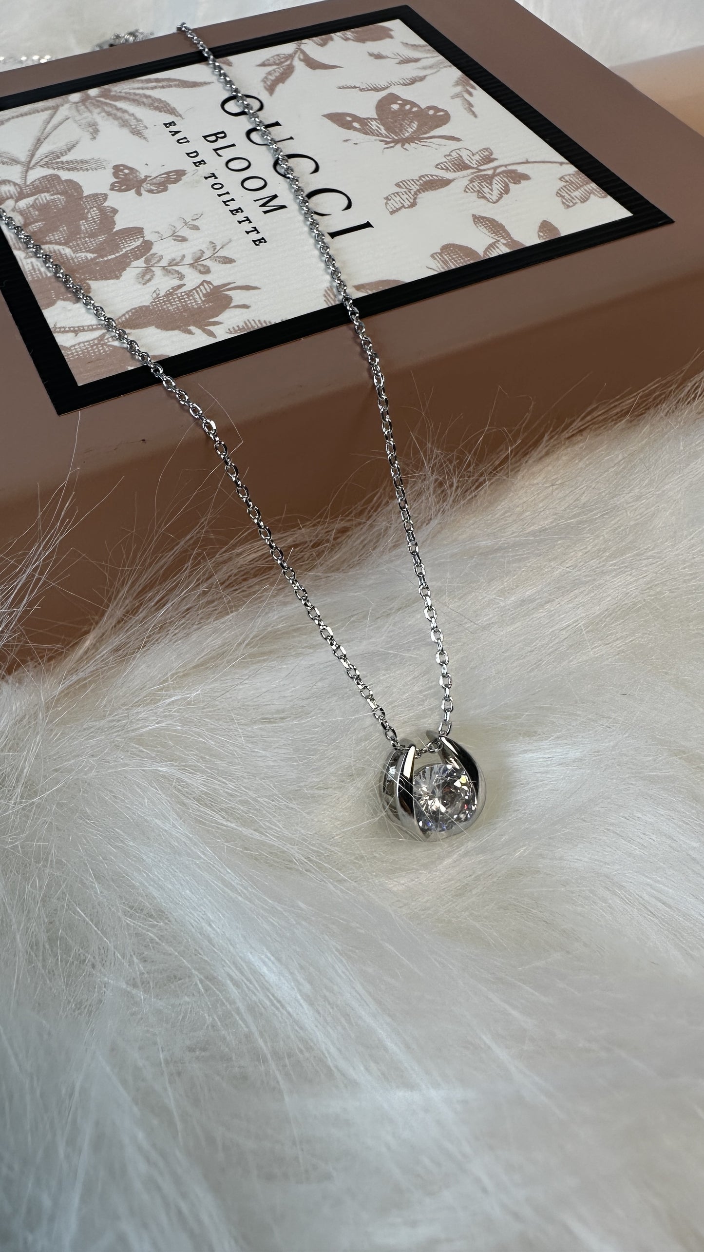 New round single diamond collarbone chain temperament silver pendant personalized zircon necklace